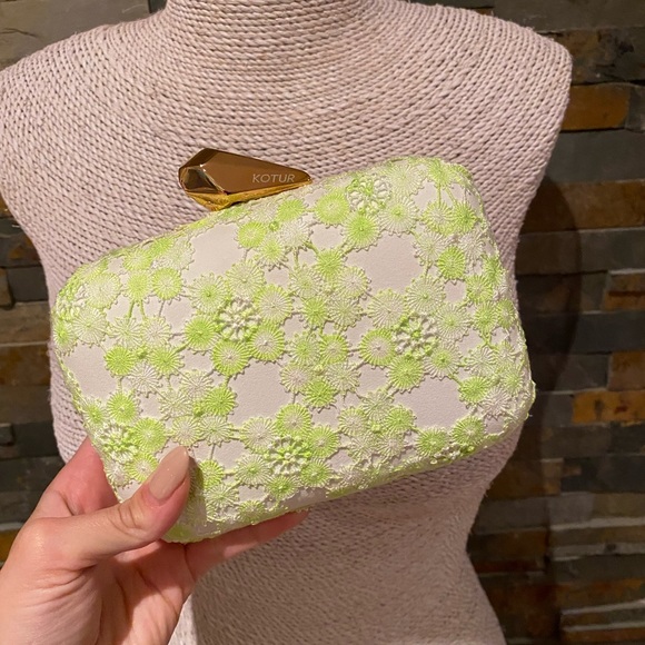 Kotur Citron Lace Clutch NWT - Picture 2 of 8